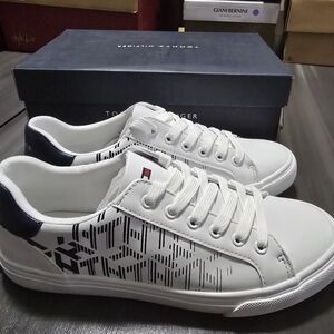 Tommy Hilfiger Graphic Sneakers Womens Dsize 6 New In Box